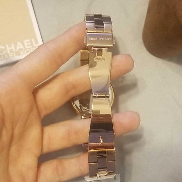Michael kors rose gold watch - Picture 4 of 6
